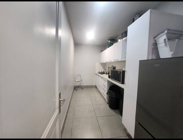 485M² OFFICE TO LET IN VORNA VALLEY